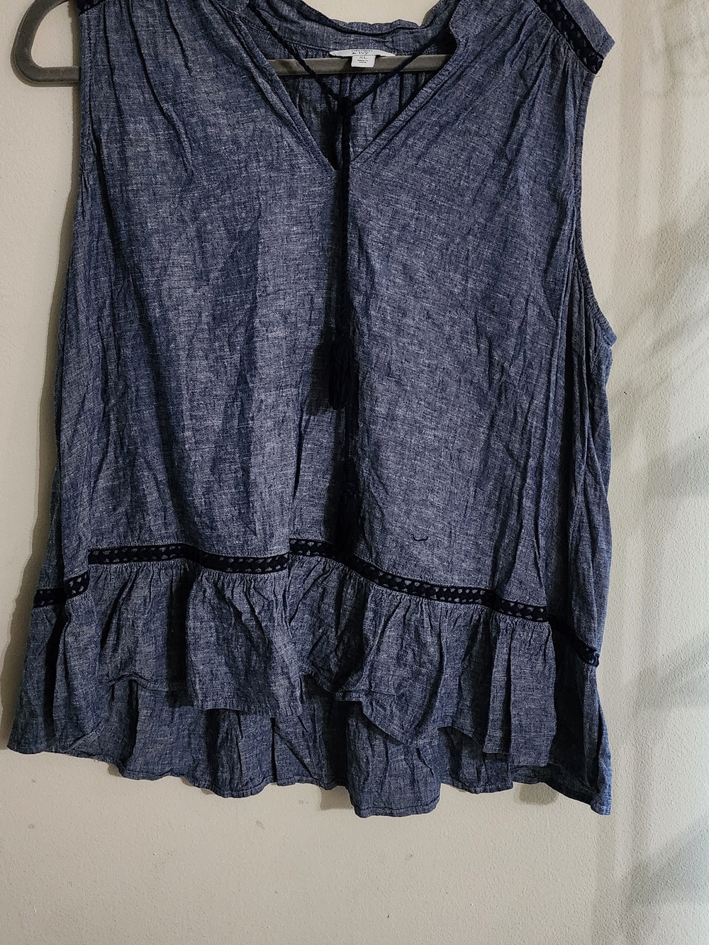 Crown & Ivy Blue Chambray Tassel‎ V-Neck Ruffle Hem Sleeveless Top Size XL
